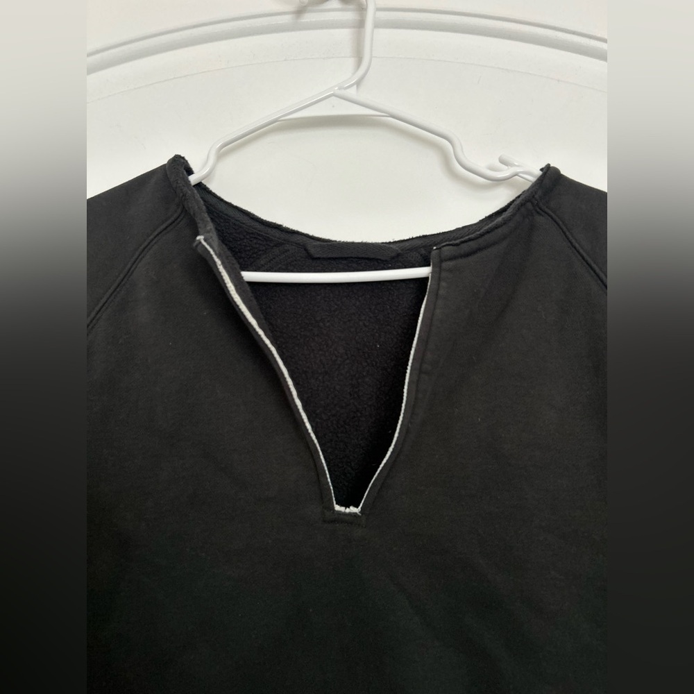 Vuori Women's Black V-Notch Pullover Sweatshirt Size Large Athleisure Cozy Chic - Picture 4 of 8